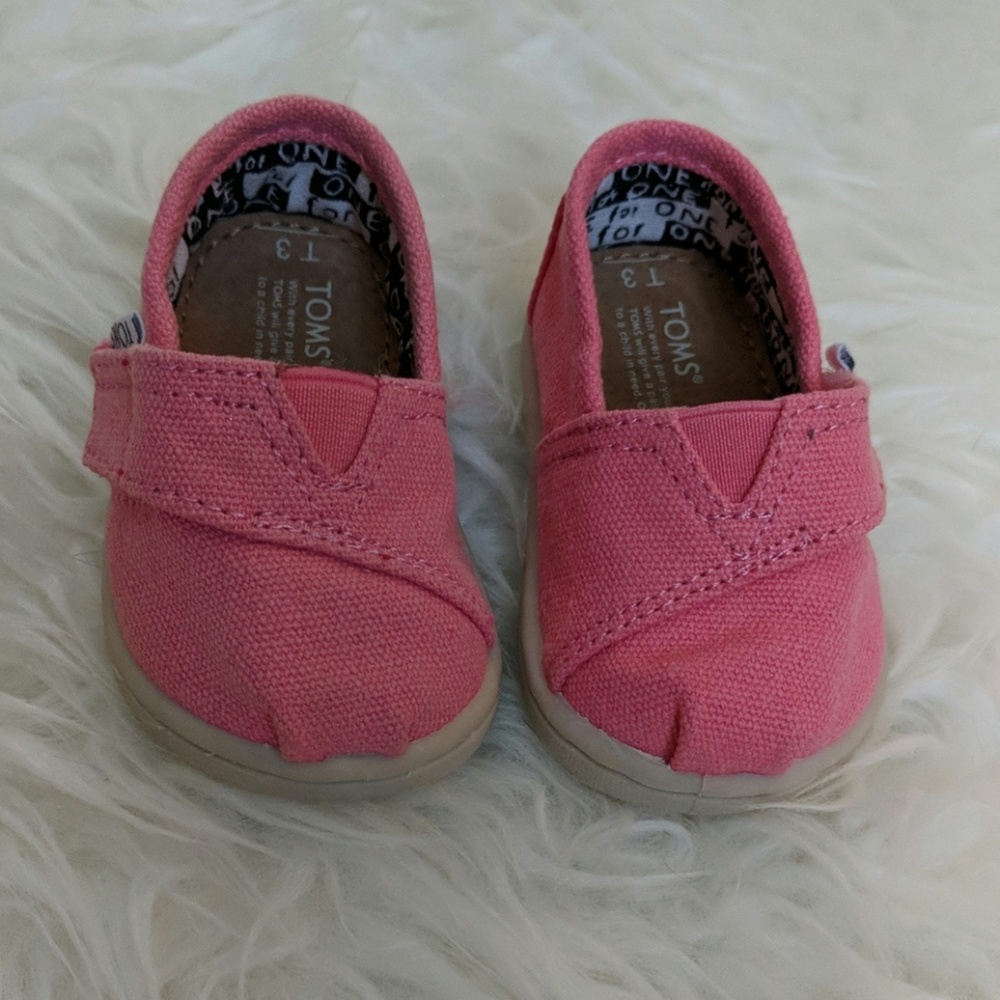 Tiny Toms Classic Pink Canvas NWOT